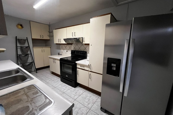 ¡Se alquila amplia casa en Rohrmoser – Excelente ubicación!-6