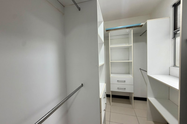 Se alquila Apartamento en  Escazú.-11