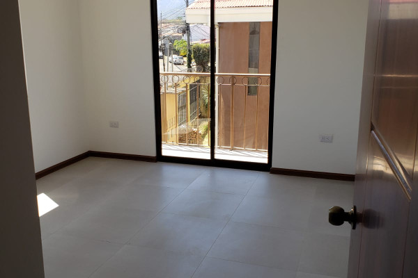 Se Alquila  apartamento en La Uruca.-6