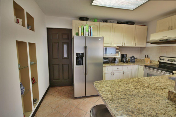 Alquiler de apartamento en  Condominio en Bello Horizonte de Escazú .