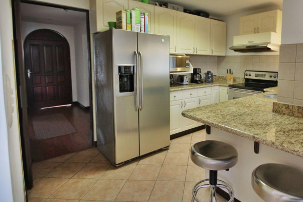 Alquiler de apartamento en  Condominio en Bello Horizonte de Escazú .
