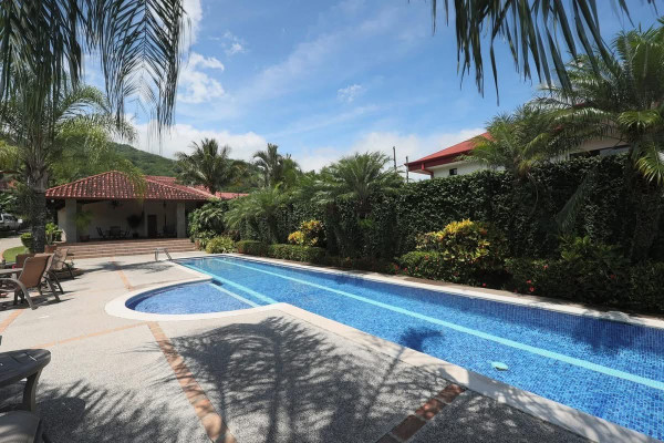 Hermosa Casa en Alquiler en Santa Ana.