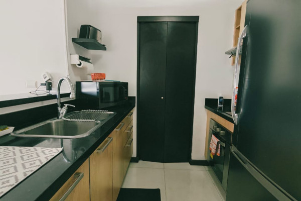 ¡Se alquila apartamento full amoblado en Sabana!