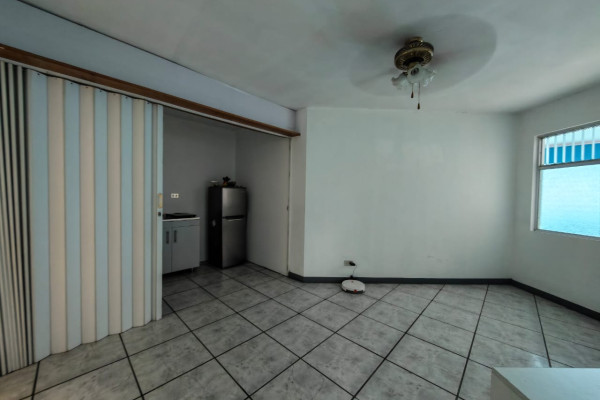 Se vende casa de una planta en Rohrmoser.