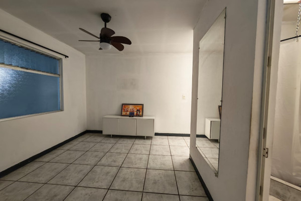 Se vende casa de una planta en Rohrmoser.