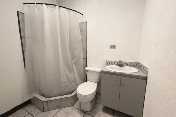 Se vende casa de una planta en Rohrmoser.