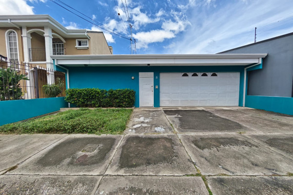 Se vende casa de una planta en Rohrmoser.
