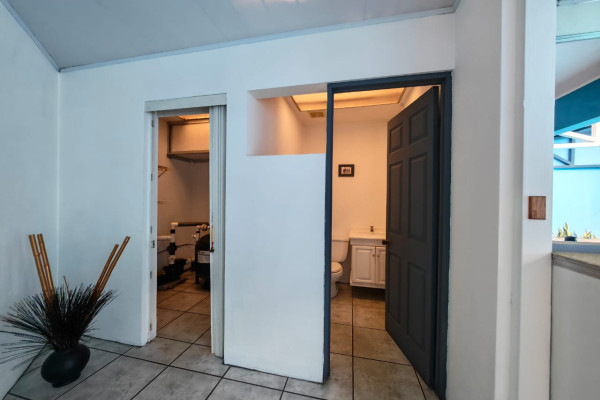 Se vende casa de una planta en Rohrmoser.
