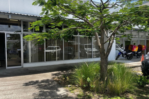 LOCAL EN ALQUILER – GUACHIPELÍN, ESCAZÚ.