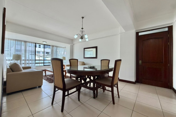 Se alquila apartamento en Escazú. Trejos Montealegre. Amueblado.