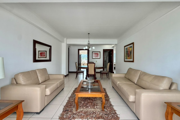 Se alquila apartamento en Escazú. Trejos Montealegre. Amueblado.