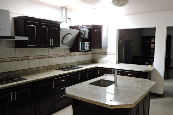 Aquilo en Rohrmoser casa independiente de uso residencial (Ref. 4561)