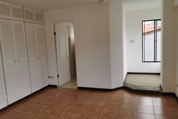 Se alquila apartamento en Trejos Montealegre. (Ref. 4607)