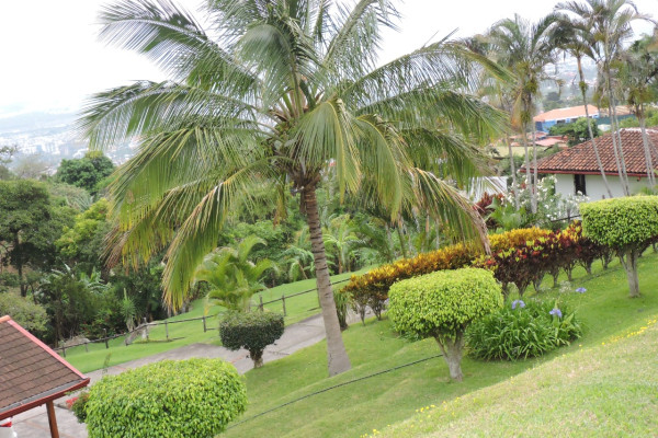 Se alquila casa una planta en Escazu. Linda vista En Condominio (Ref. 4615)-12
