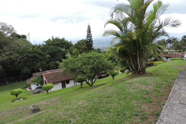 Se alquila casa una planta en Escazu. Linda vista En Condominio (Ref. 4615)-18