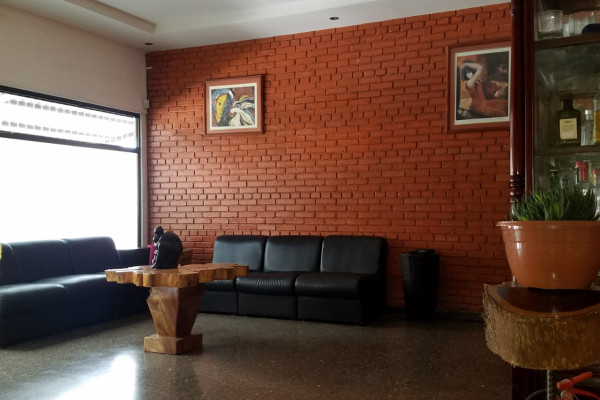Vendo casa de 2 plantas en Rohrmoser. (Ref. 4629)