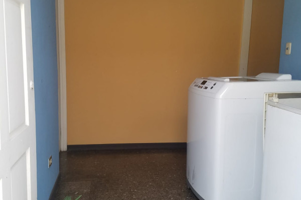 Vendo casa de 2 plantas en Rohrmoser. (Ref. 4629)