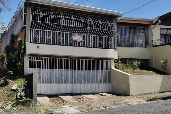 Se Vende Casa En Rohrmoser. Cerca Del Colegio Humboldt (Ref. 119)