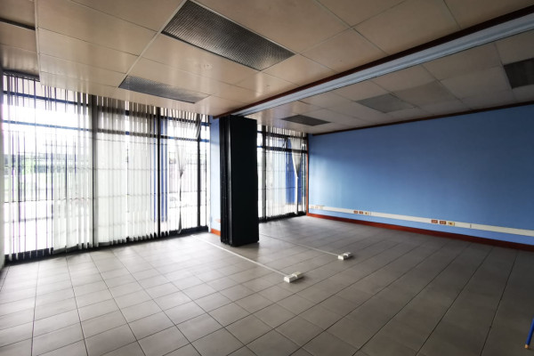 Se Alquila Edificio Comercial En Barrio Tournon De 3 Pisos Con Elevador. (Ref. 130)