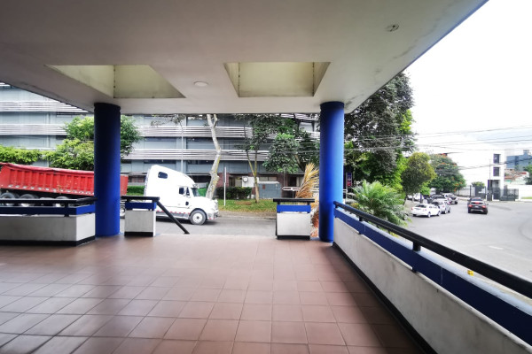 Se Alquila Edificio Comercial En Barrio Tournon De 3 Pisos Con Elevador. (Ref. 130)