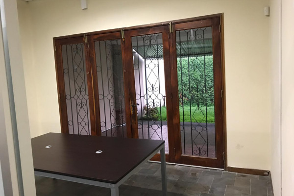 Se Alquila Casa Comercial En Rohrmoser , Cerca De La Sabana (Ref. 4744)