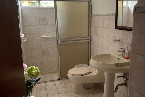 Se alquila casa de 2285 m2 en San Rafael de Escazú (Ref. 4749)