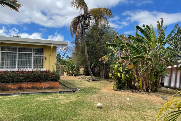Se alquila casa de 2285 m2 en San Rafael de Escazú (Ref. 4749)