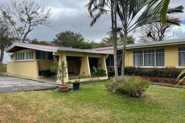 Se alquila casa de 2285 m2 en San Rafael de Escazú (Ref. 4749)