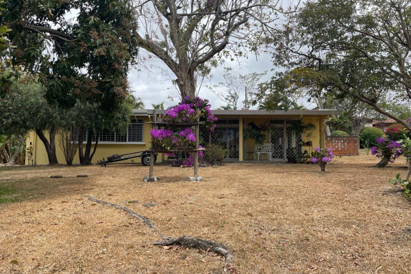Se alquila casa de 2285 m2 en San Rafael de Escazú (Ref. 4749)