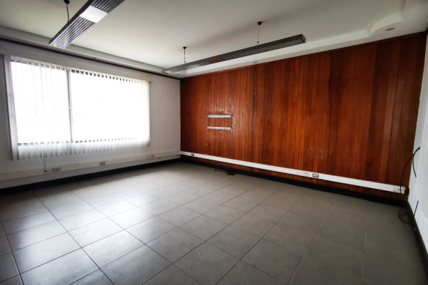 Se alquila Edificio de Uso Mixto en Curridabat, por Plaza del Sol. (Ref. 131)