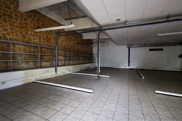 Se alquila Edificio de Uso Mixto en Curridabat, por Plaza del Sol. (Ref. 131)