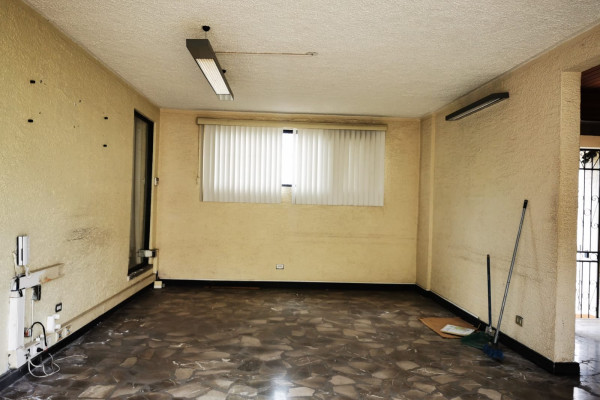 Se alquila Edificio de Uso Mixto en Curridabat, por Plaza del Sol. (Ref. 131)