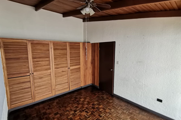 Se Alquila Apartamento Tipo Town House En La Uruca (Ref. 4783)
