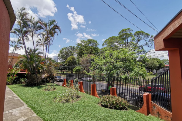 Se Alquila Apartamento Tipo Town House En La Uruca (Ref. 4783)
