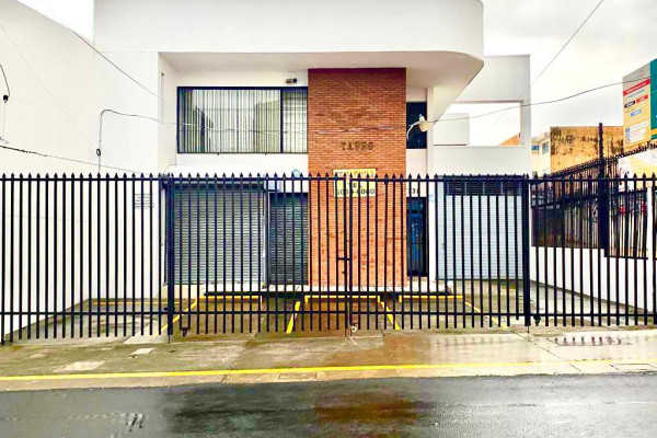 Se alquila edificio cerca de Paseo Colon (Ref. 4788)