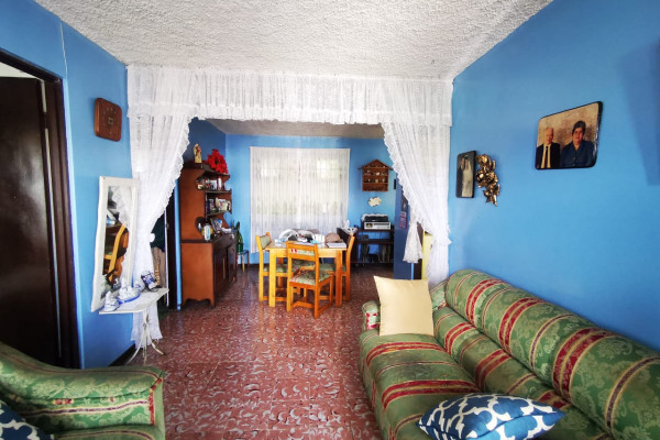 Se Vende Casa En Tibás Con Doble Frente. Con 2 Apartamentos Y Entrada Independiente (Ref. 4805)