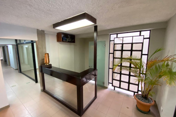 Se Alquila Edificio Comercial cerca del Parque La Sabana. (Ref. 4293)