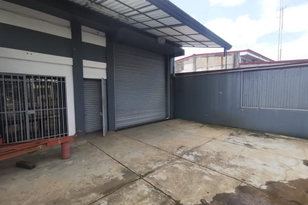 Se Alquila Edificio Comercial En Cinco Esquinas, Tibas. (Ref. 4334)