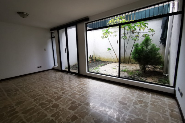 Se Alquila Cómoda Casa en Rohrmoser. (Ref. 4336)