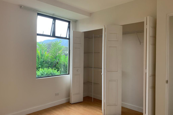 Se alquila apartamento amplio en Tres Ríos. (Ref. 4388)