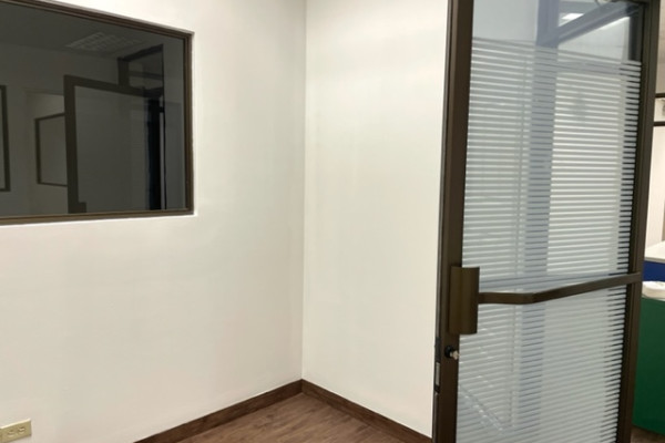 Se Alquila Local Comercial para Oficina en Sabana Oeste. (Ref. 4393)