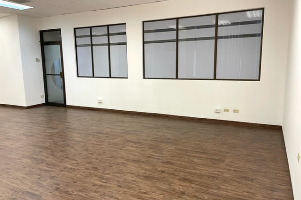 Se Alquila Local Comercial para Oficina en Sabana Oeste. (Ref. 4393)