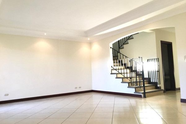 Se Alquila Linda Casa en Condominio en la Rivera de Belén. (Ref. 4396)