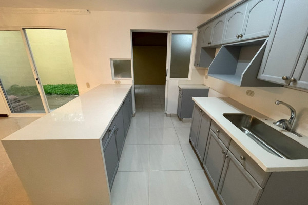 Se Alquila Linda Casa en Condominio en Escazú. (Ref. 4398)