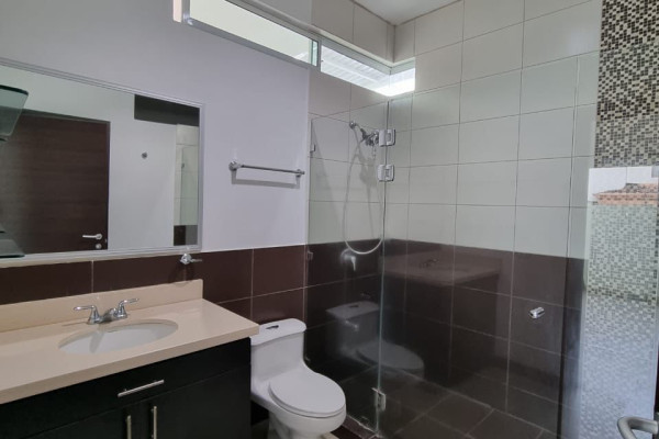 125 Se vende apto en Santa Ana. Se cambia - Se recibe otra propiedad - Se financia.