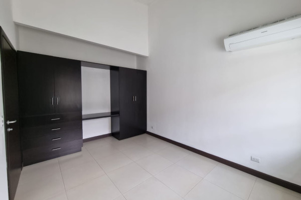 125 Se vende apto en Santa Ana. Se cambia - Se recibe otra propiedad - Se financia.