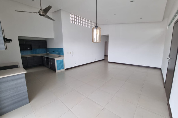 125 Se vende apto en Santa Ana. Se cambia - Se recibe otra propiedad - Se financia.