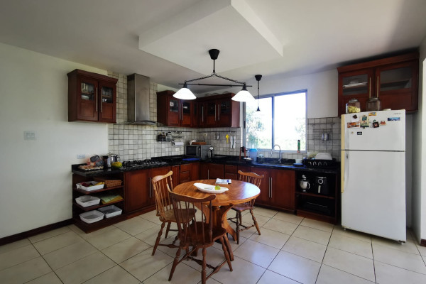 Se vende casa en Condominio Bosque Dorado, Piedades, Santa Ana.