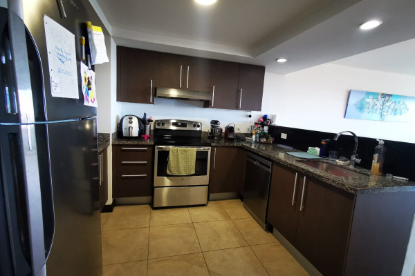 Se alquila, apartamento  en La Uruca. Sin muebles.