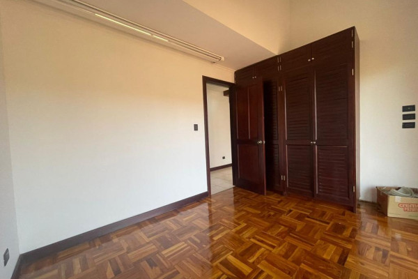 Se Alquila casa en condominio amoblada en Santa Ana.-2